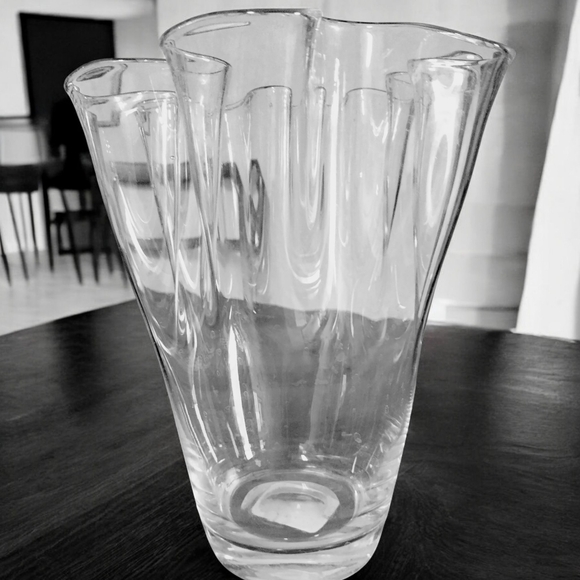 FLUTED VASE Clear Glass UNIQUE Elegant SYTLE. NEW - Picture 1 of 8